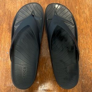 Women’s Black Thong Sandal Crocs Size 10 - 1in Platform
